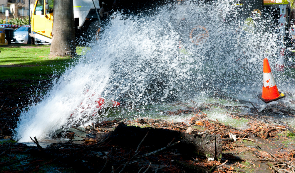 what to do if an outdoor pipe burst